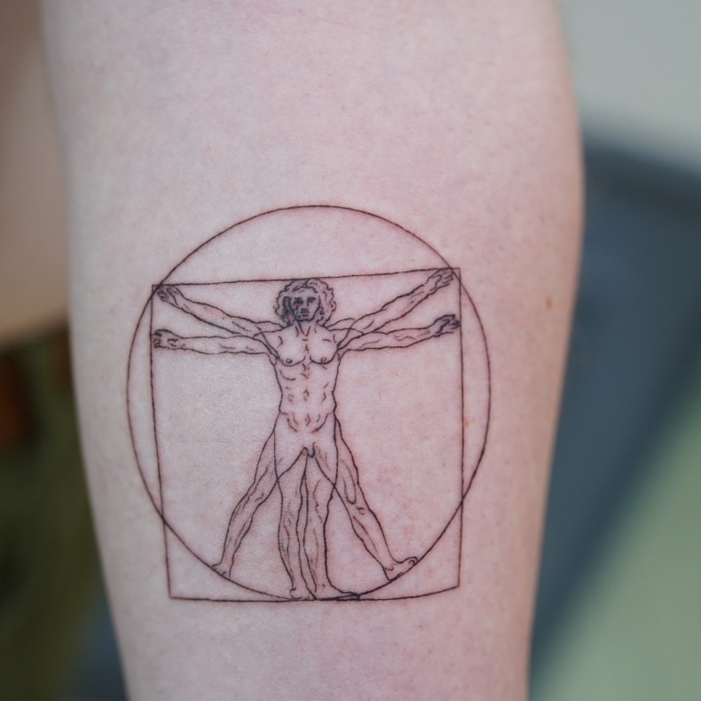 Vitruvius Adamı Minimal Dövme