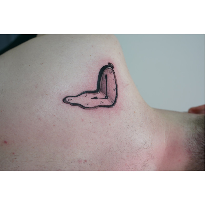 Minimal Sembol Dövmesi
