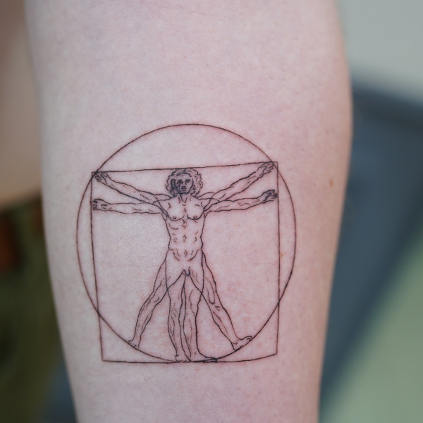 Vitruvius Adamı Minimal Dövme